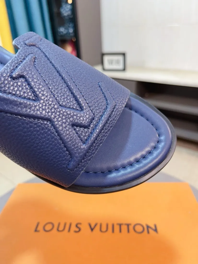 Men's shoes 💰300🌸🌸LV Ordinary men's spring and summer slippers, uppers imported from Italy, cowhide fabric, logo graphics, high-quality craftsmanship, soles: original soles specially provided by the original factory, exclusive movable molded soles super comfortable, original factory single goods, 🔍🔍high quality, you can enter and exit the counter at will, welcome to compare, size 38-45